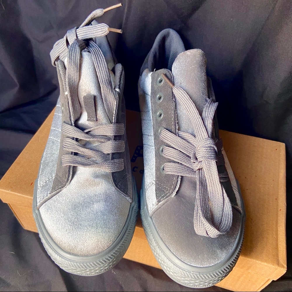 Pinky Grey Velvet Lowtop Sneakers